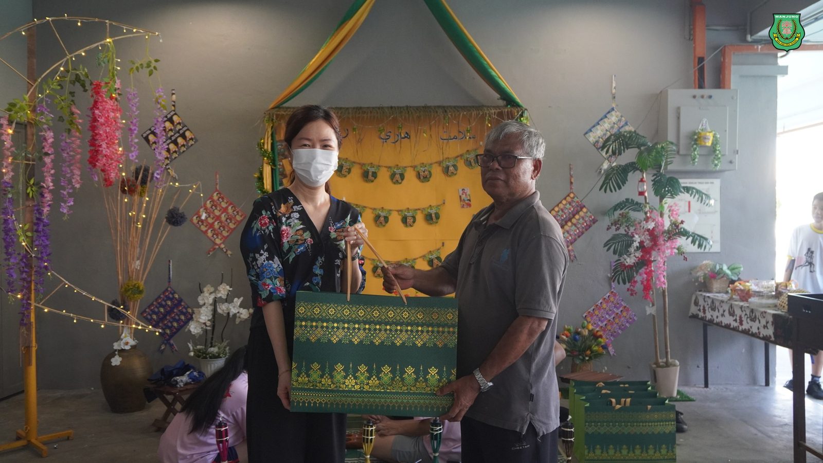 南华独中友族老师·携手校方共庆开斋佳节
