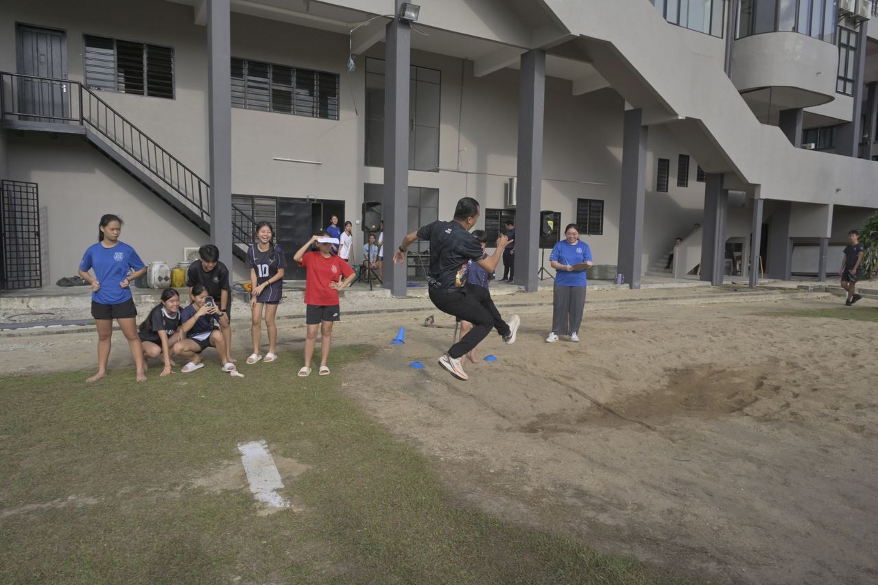 🏃‍♂️🏃‍♀️ 热身赛全开！南华色队得分战已经打响！师生齐心，势如破竹！