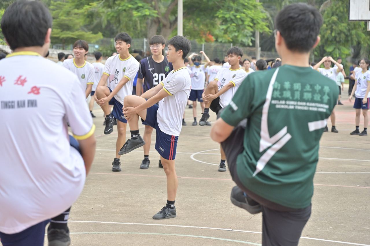 🏃‍♂️🏃‍♀️ 热身赛全开！南华色队得分战已经打响！师生齐心，势如破竹！